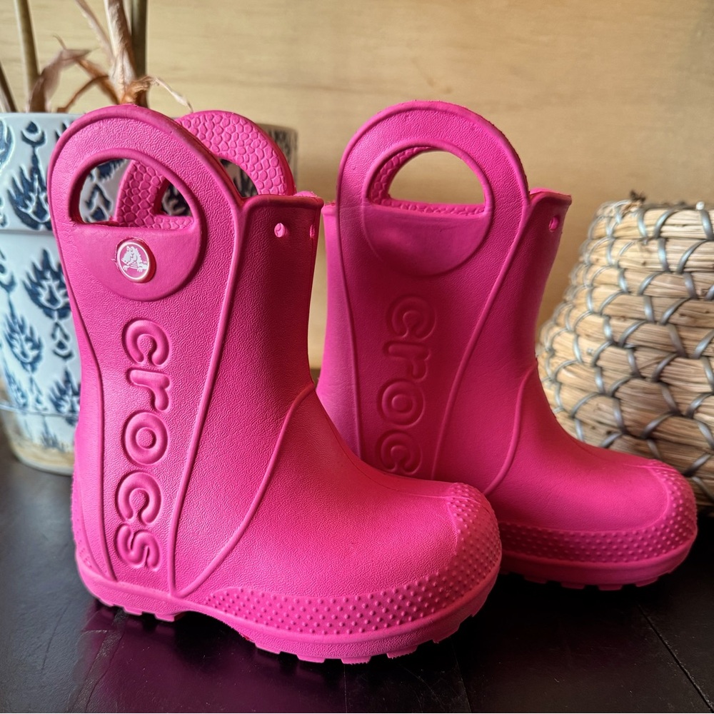 SOLD 🩷 CROCS Pink Rain Boots - Toddler Size 6 - Picture 1 of 12